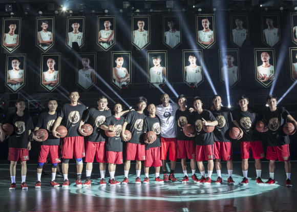 Nike-LED-basketball-court_dezeen_784_10