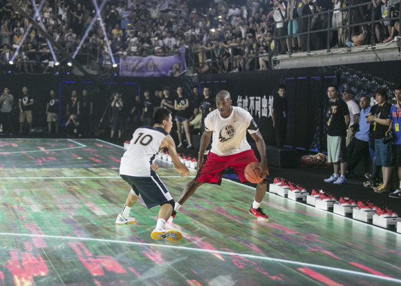 Nike-LED-basketball-court_dezeen_784_1