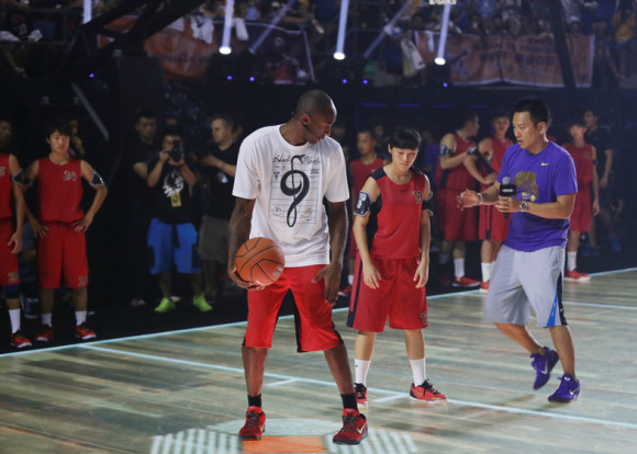 Nike-LED-basketball-court_dezeen_784_8